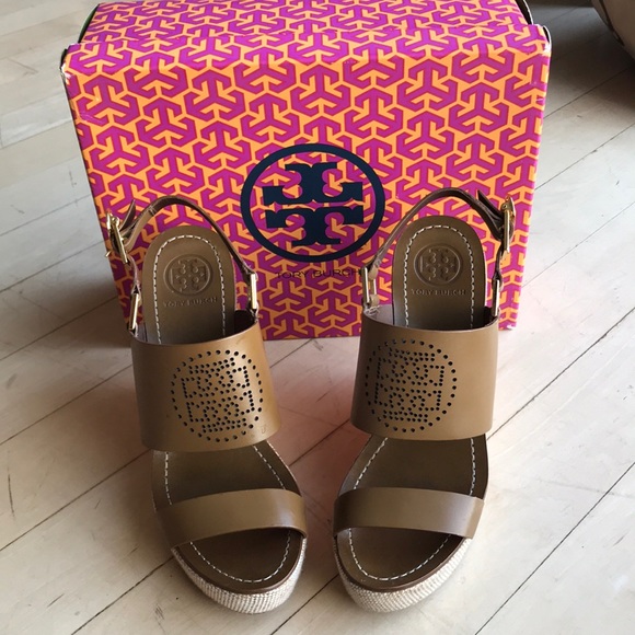 Tory Burch Tan Wedges with box - Picture 1 of 6